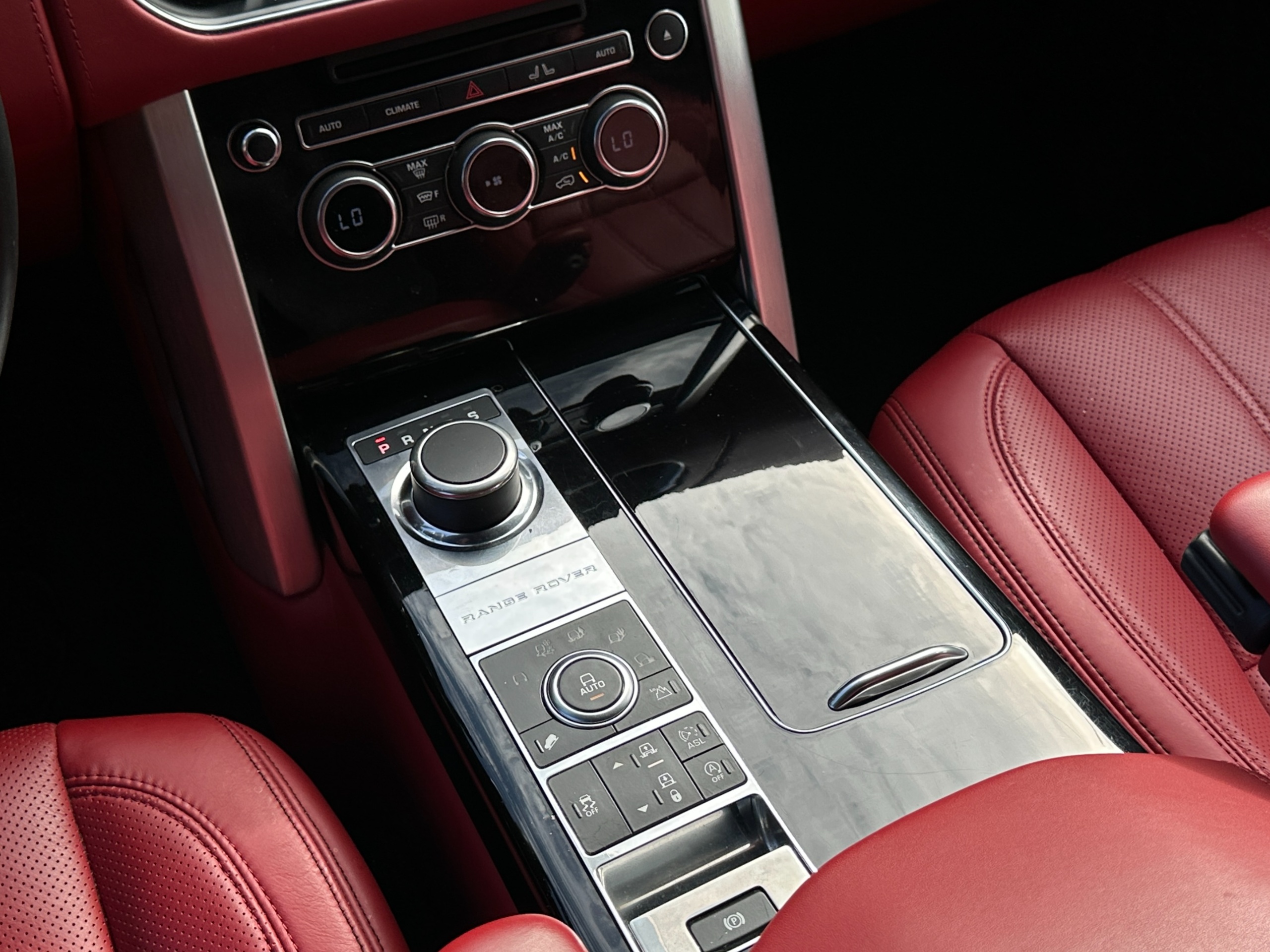 2015 Land Rover Range Rover - Image 11